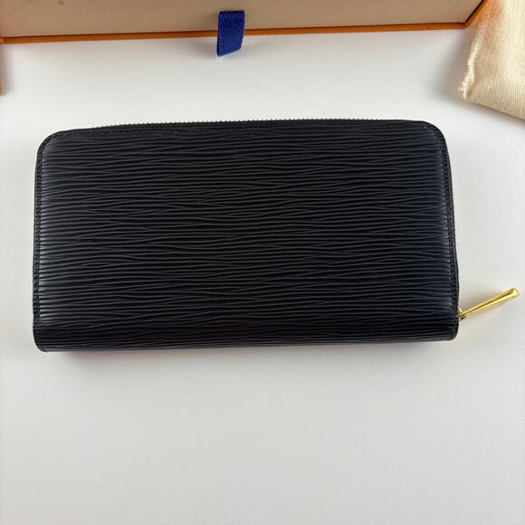 Louis Vuitton Zippy Wallet Black Epi Leather Authentic Full Set Box Dust Bag Tag - Picture 6 of 13
